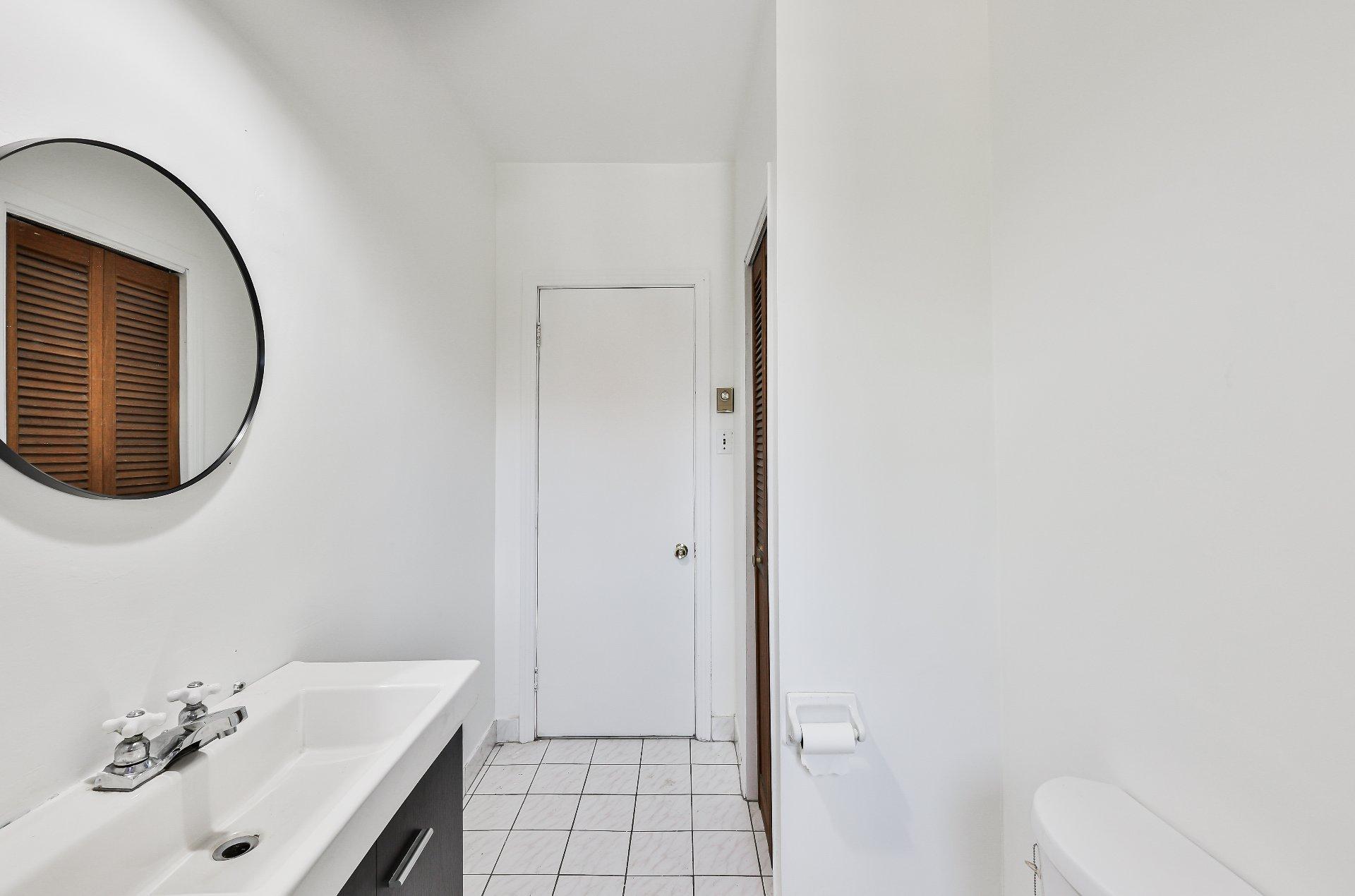 









11848Z


Av. Racette

,
Montréal (Montréal-Nord),







QC
H1G5J6

