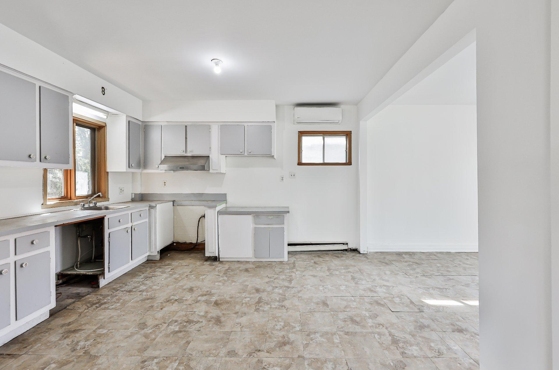 









11848Z


Av. Racette

,
Montréal (Montréal-Nord),







QC
H1G5J6

