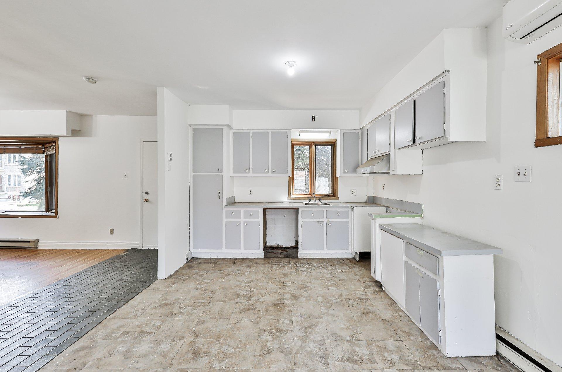 









11848Z


Av. Racette

,
Montréal (Montréal-Nord),







QC
H1G5J6

