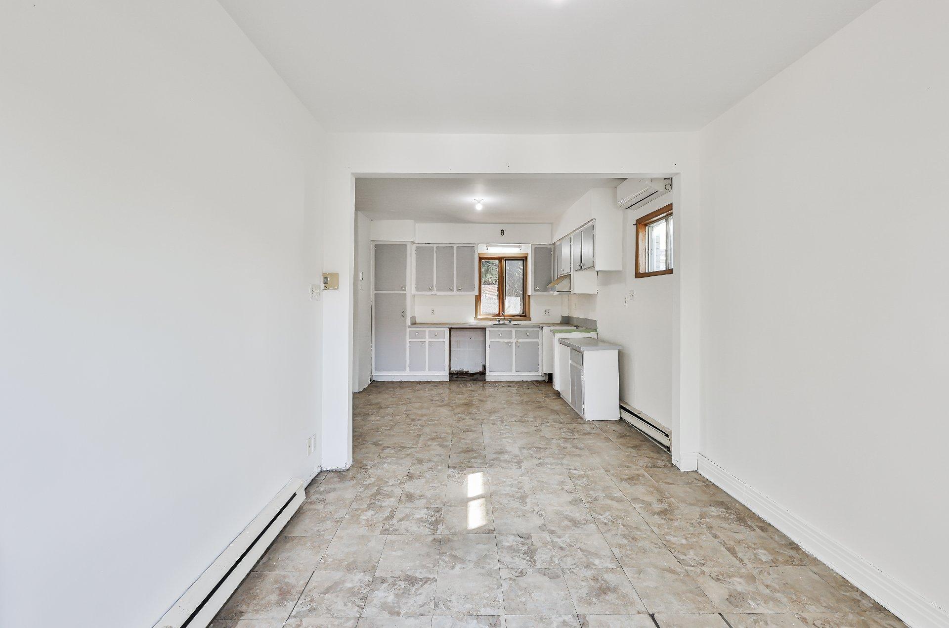 









11848Z


Av. Racette

,
Montréal (Montréal-Nord),







QC
H1G5J6

