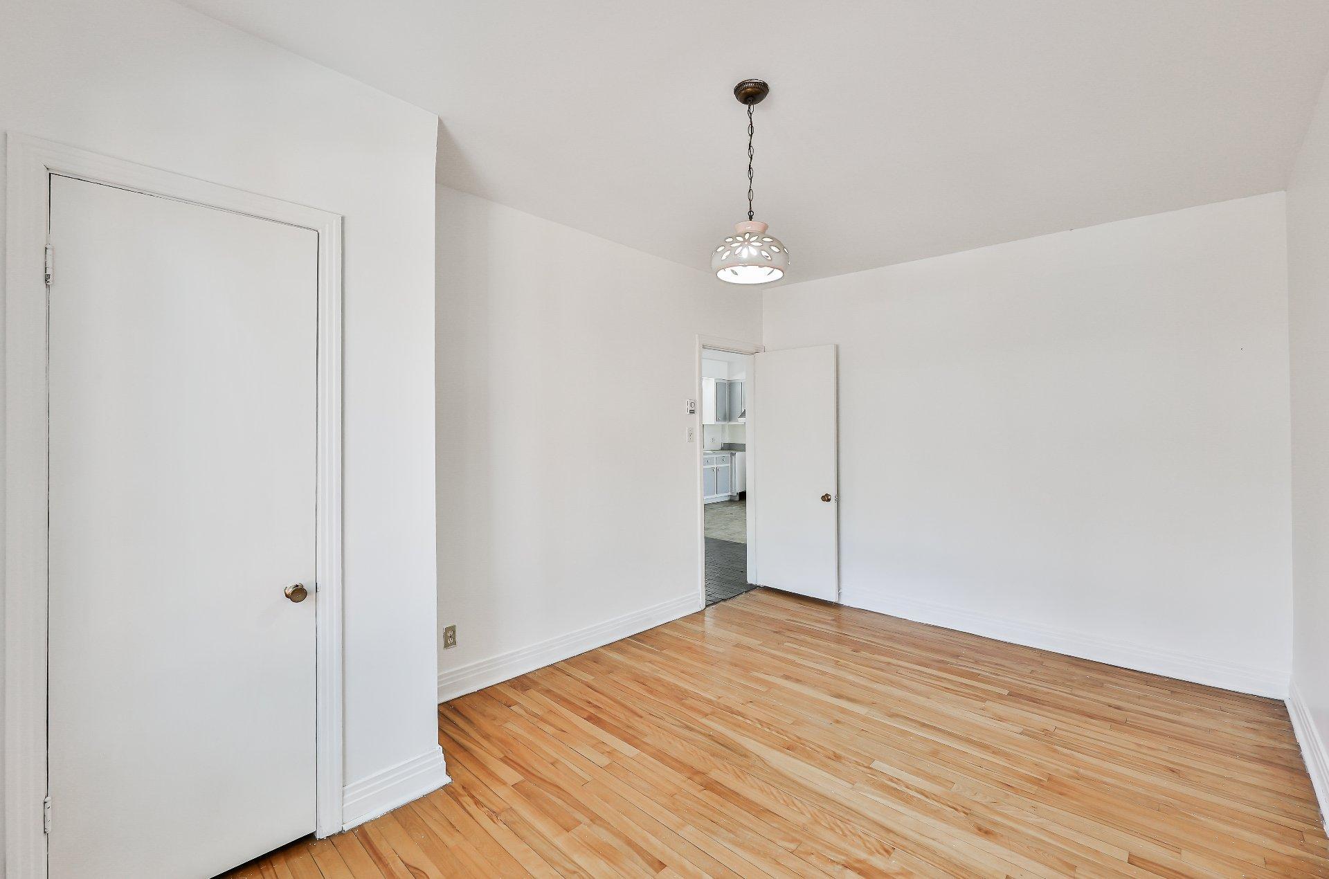 









11848Z


Av. Racette

,
Montréal (Montréal-Nord),







QC
H1G5J6

