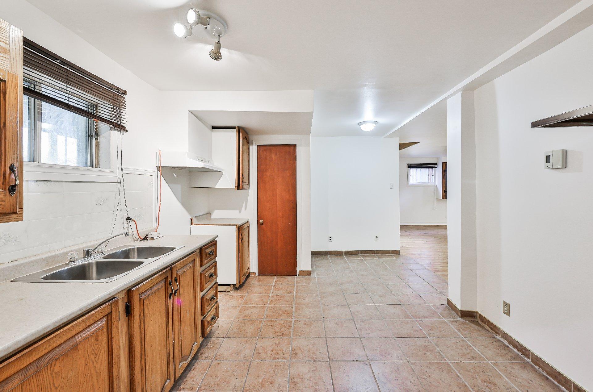 









11848Z


Av. Racette

,
Montréal (Montréal-Nord),







QC
H1G5J6

