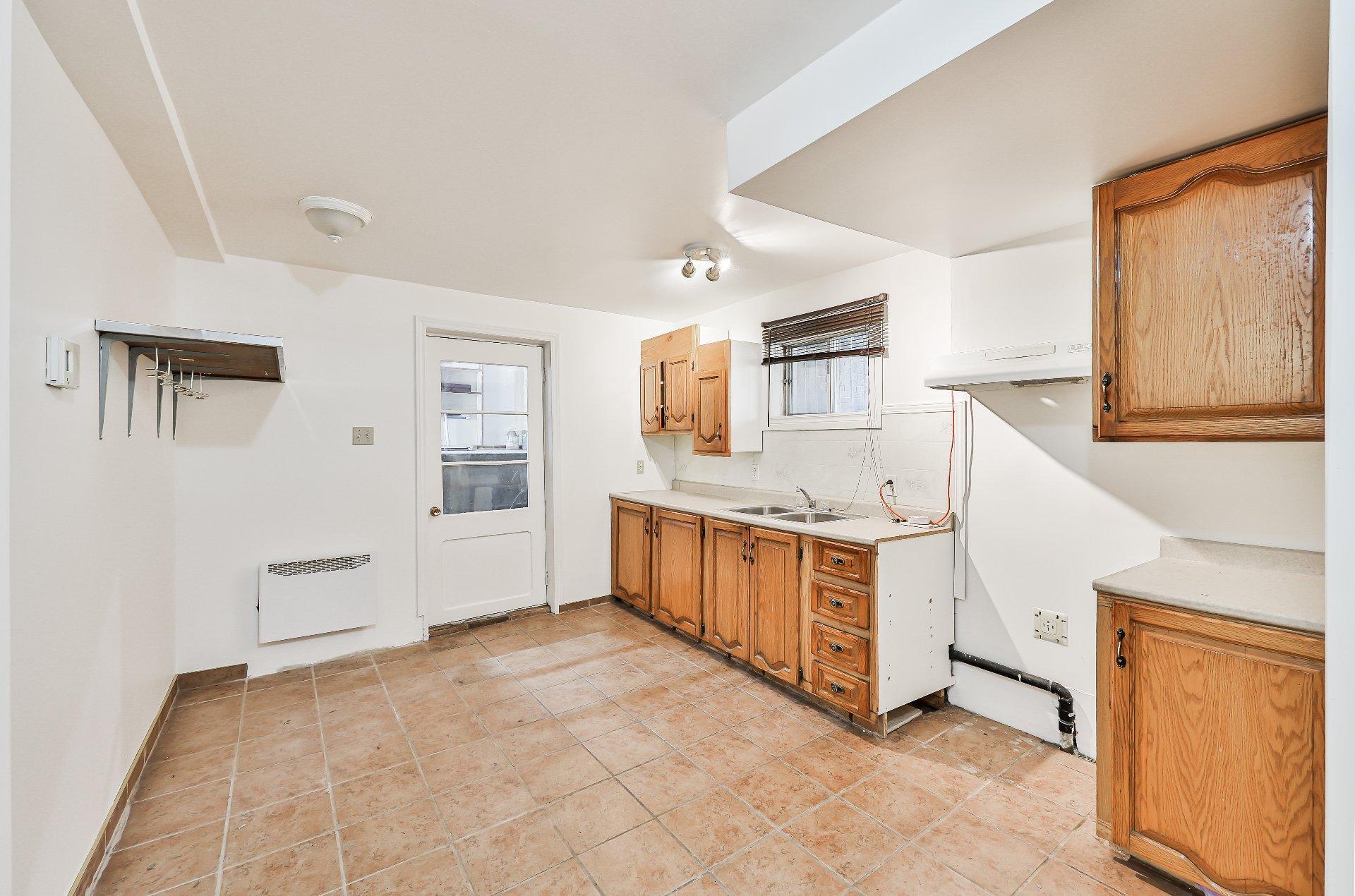 









11848Z


Av. Racette

,
Montréal (Montréal-Nord),







QC
H1G5J6

