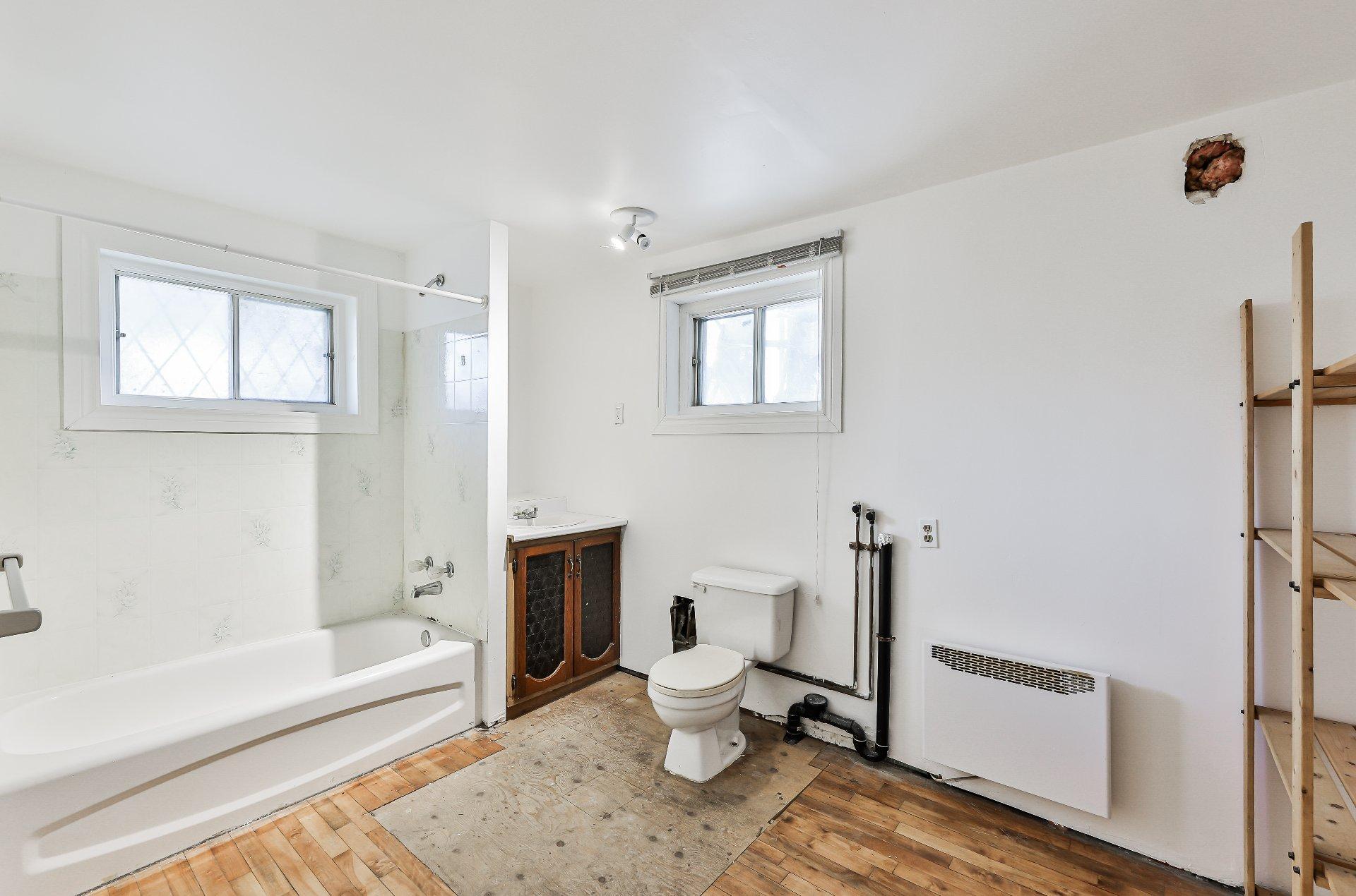 









11848Z


Av. Racette

,
Montréal (Montréal-Nord),







QC
H1G5J6

