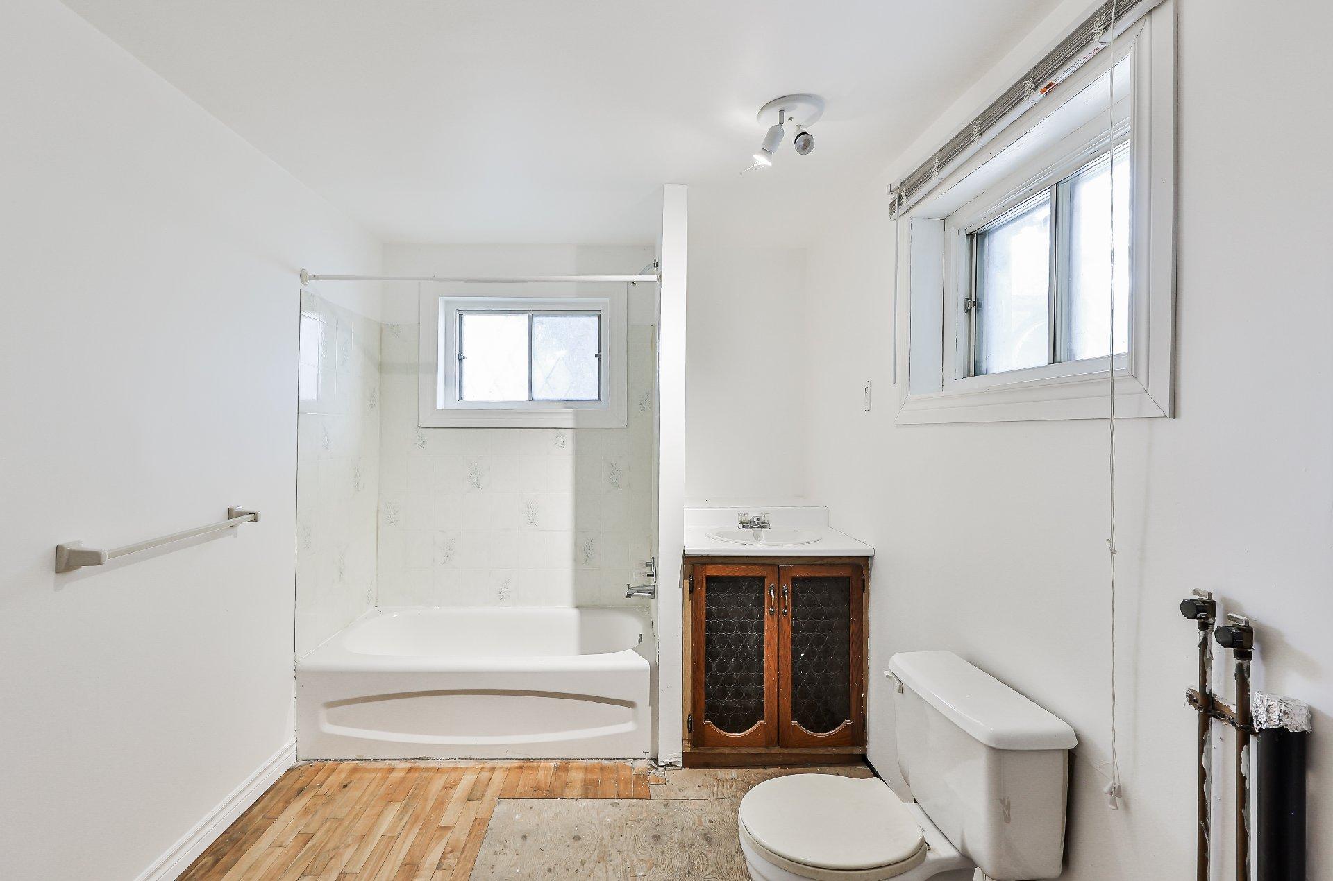 









11848Z


Av. Racette

,
Montréal (Montréal-Nord),







QC
H1G5J6

