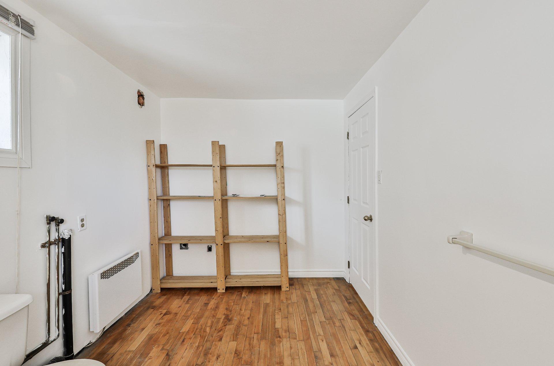 









11848Z


Av. Racette

,
Montréal (Montréal-Nord),







QC
H1G5J6


