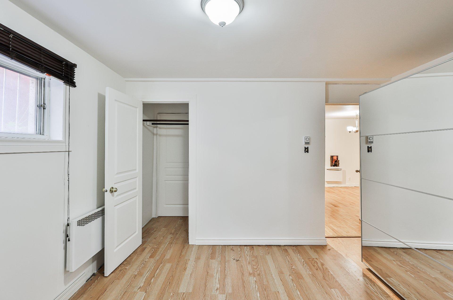 









11848Z


Av. Racette

,
Montréal (Montréal-Nord),







QC
H1G5J6

