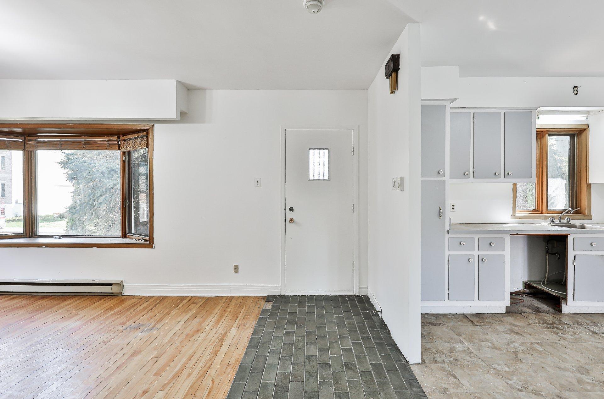 









11848Z


Av. Racette

,
Montréal (Montréal-Nord),







QC
H1G5J6

