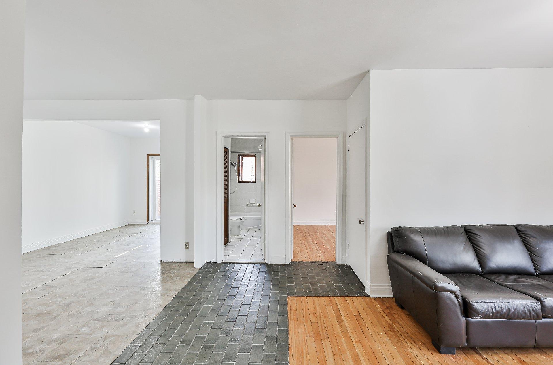 









11848Z


Av. Racette

,
Montréal (Montréal-Nord),







QC
H1G5J6

