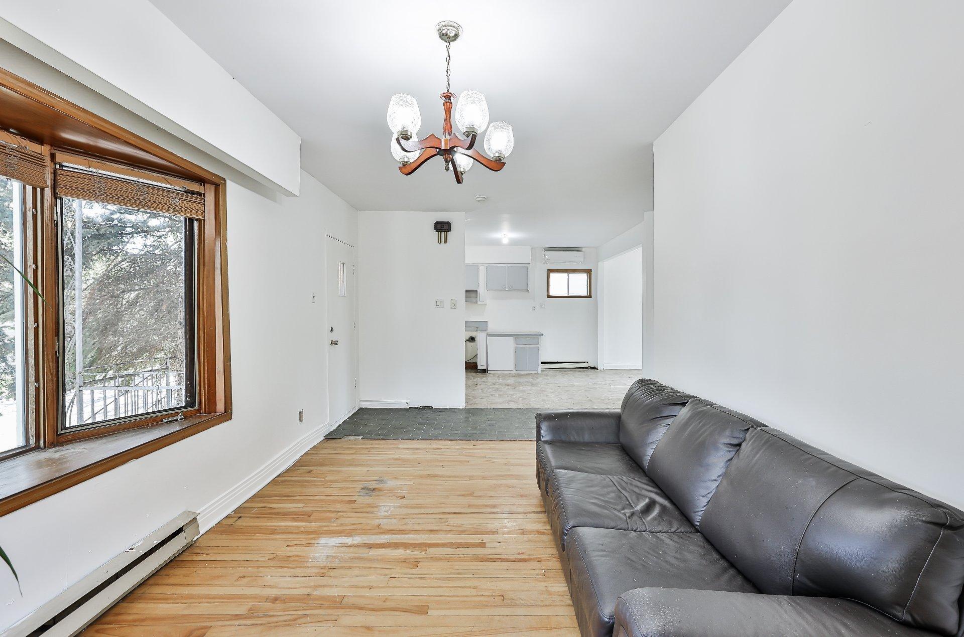 









11848Z


Av. Racette

,
Montréal (Montréal-Nord),







QC
H1G5J6

