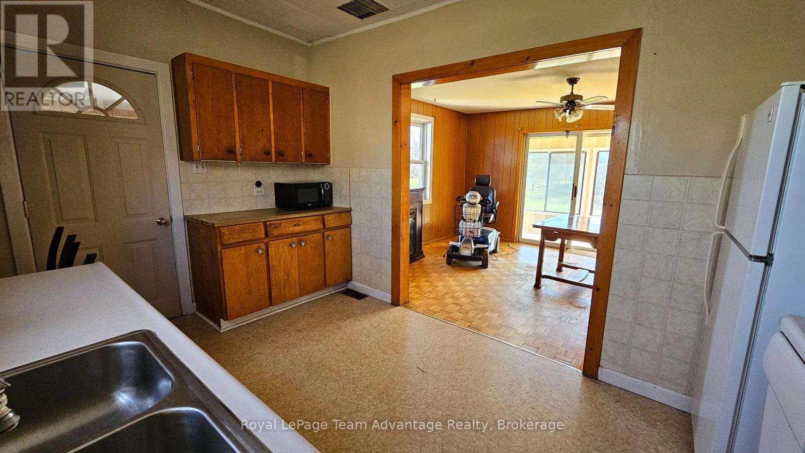 












77 LAKESHORE ROAD

,
McKellar,




Ontario
P0G1C0

