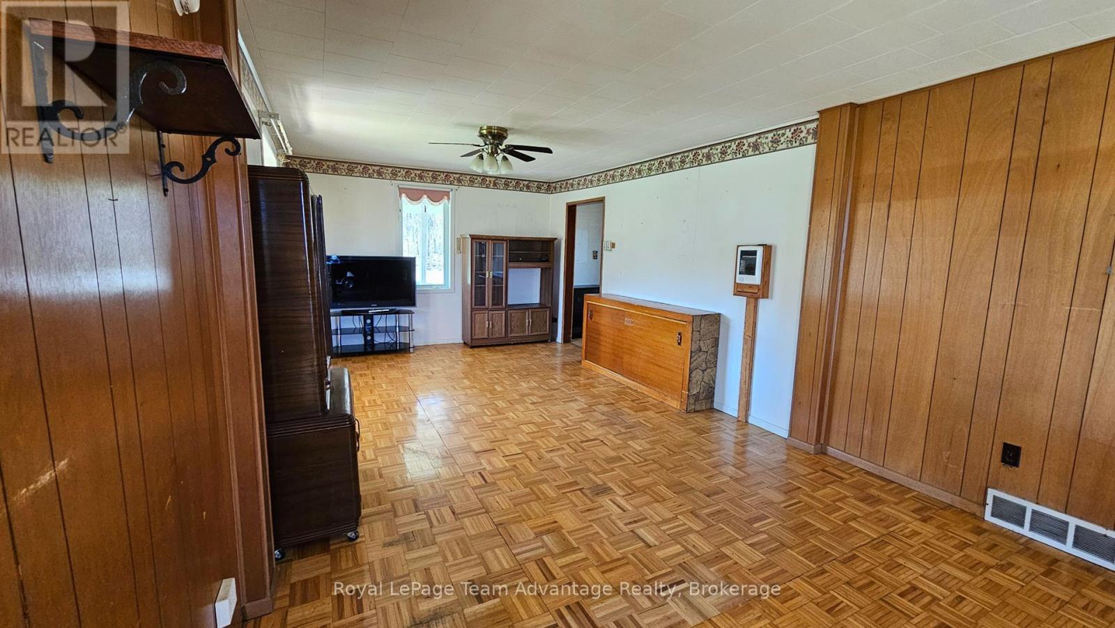 












77 LAKESHORE ROAD

,
McKellar,




Ontario
P0G1C0

