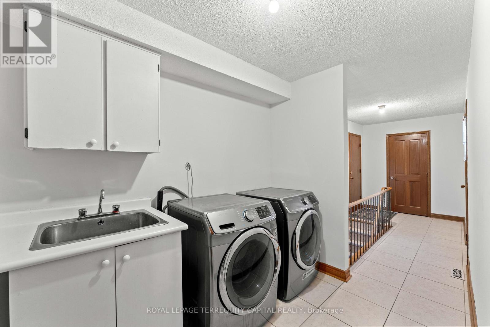 












136 VILLA PARK DRIVE

,
Vaughan,




Ontario
L4L3G7

