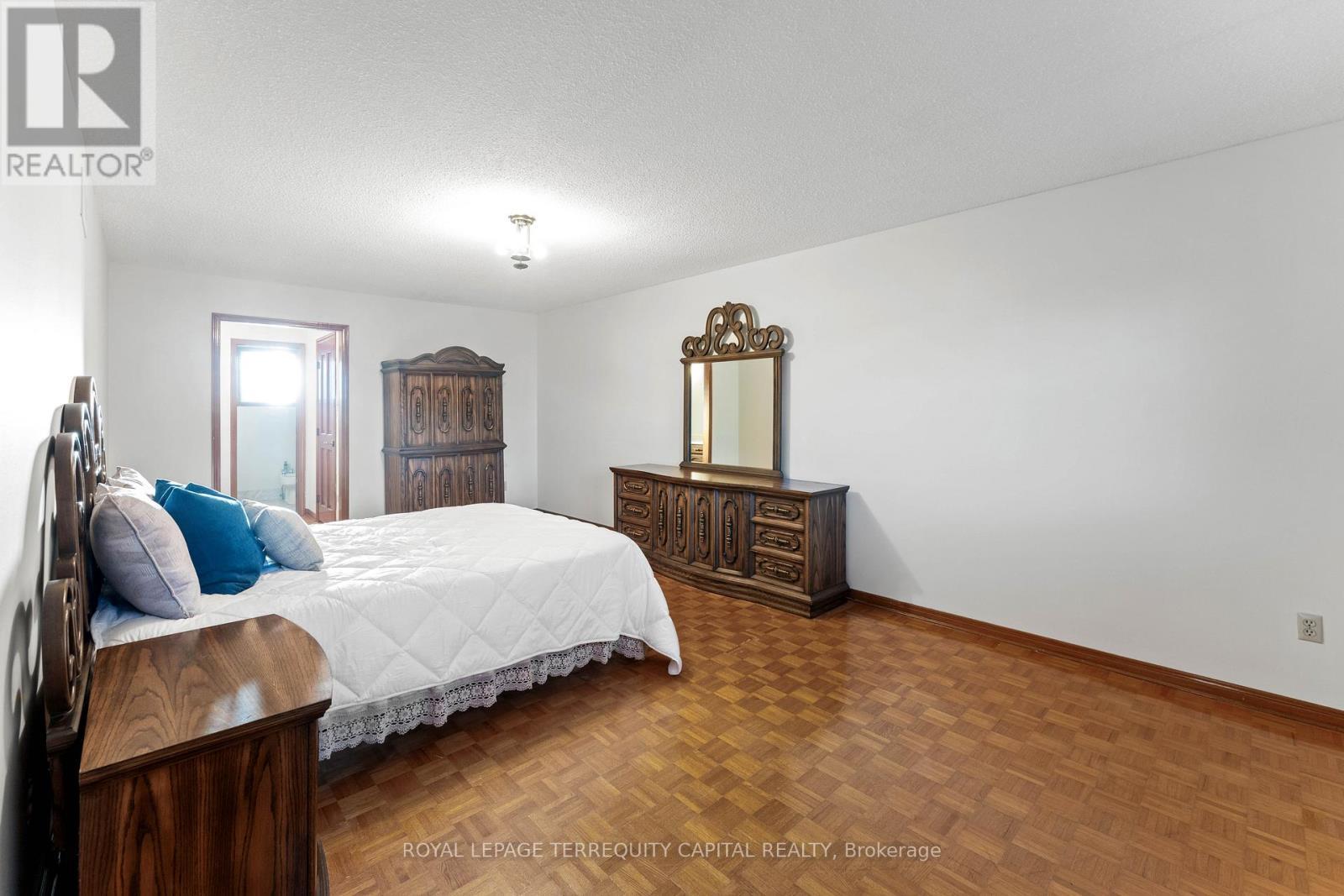 












136 VILLA PARK DRIVE

,
Vaughan,




Ontario
L4L3G7


