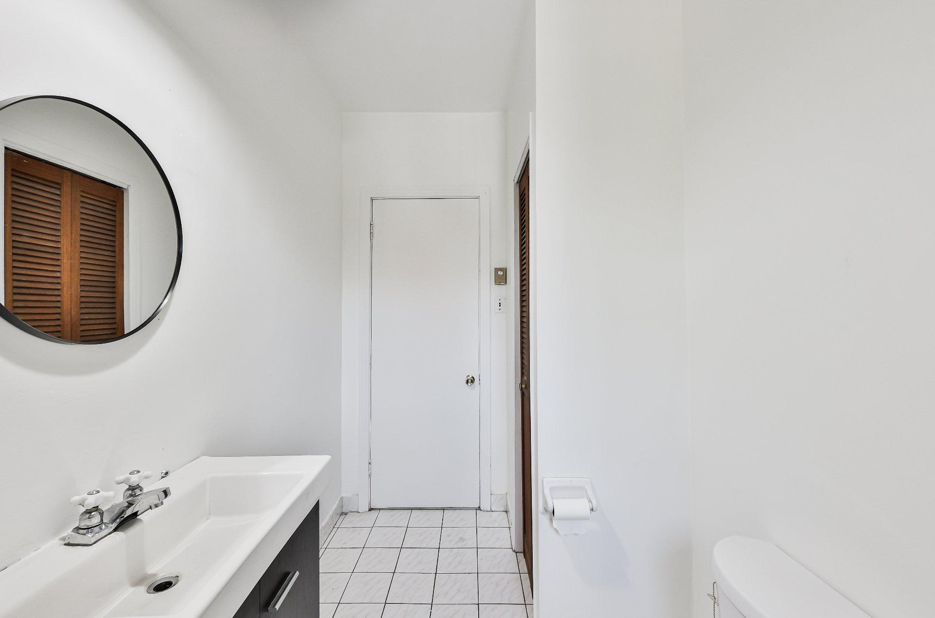 









11848Y


Av. Racette

,
Montréal (Montréal-Nord),




QC
H1G5J6

