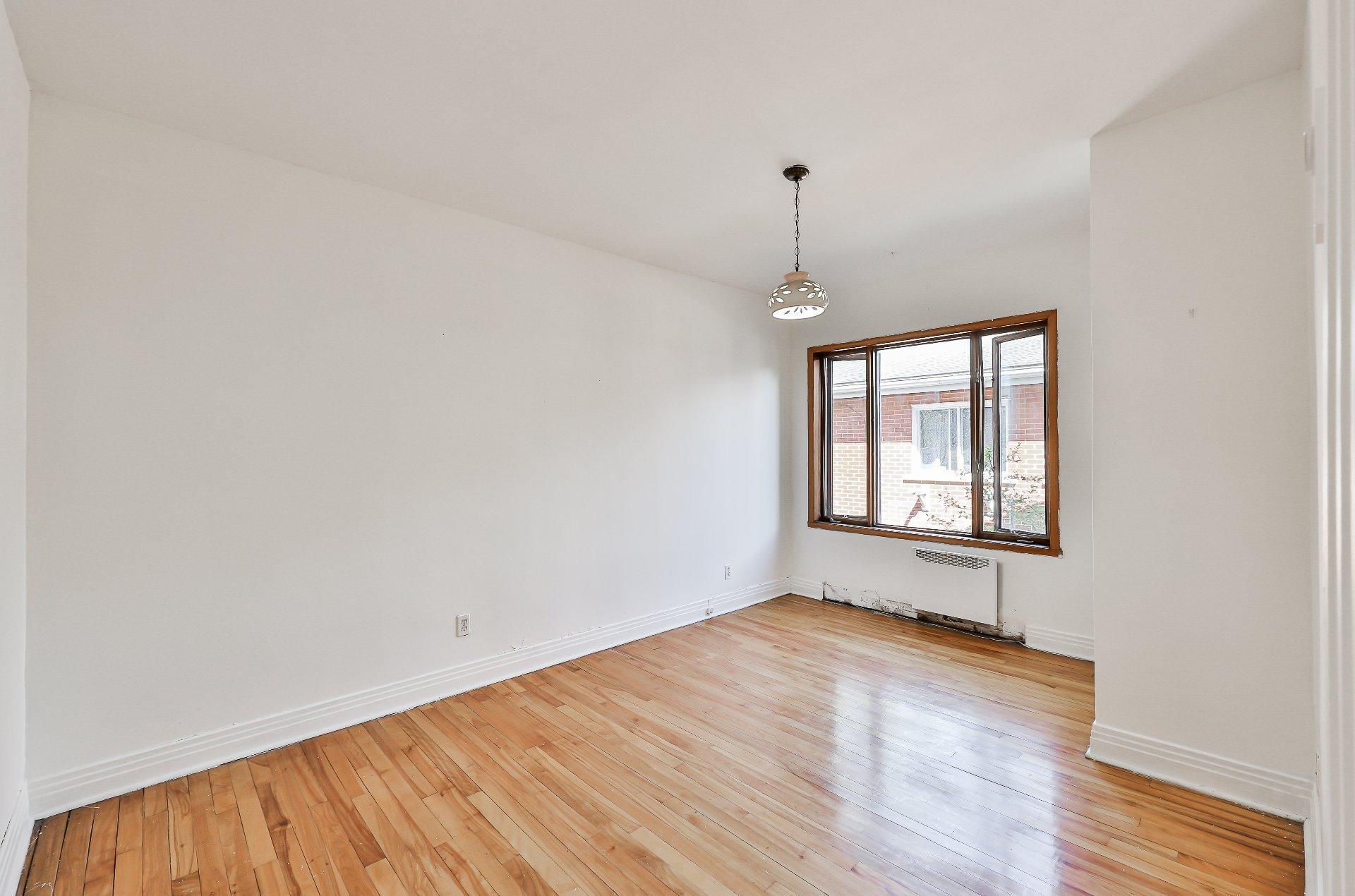 









11848Y


Av. Racette

,
Montréal (Montréal-Nord),




QC
H1G5J6

