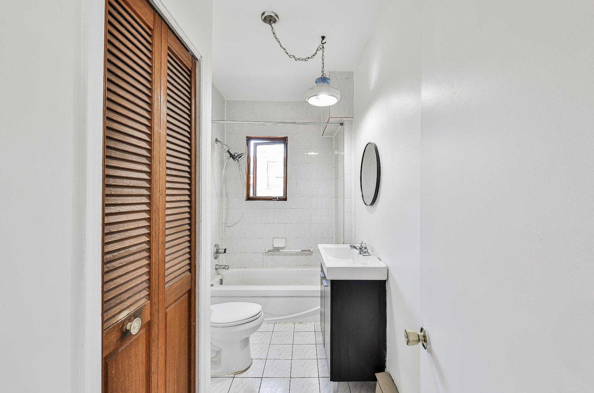









11848Y


Av. Racette

,
Montréal (Montréal-Nord),




QC
H1G5J6


