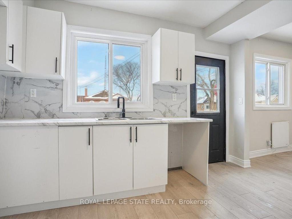 









510


Britannia

Avenue,
Hamilton,




ON
L8H 1Z6

