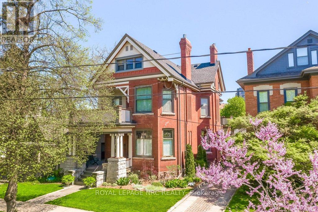 












100 QUEEN STREET

,
St. Catharines (Downtown),




Ontario
L2R5H3

