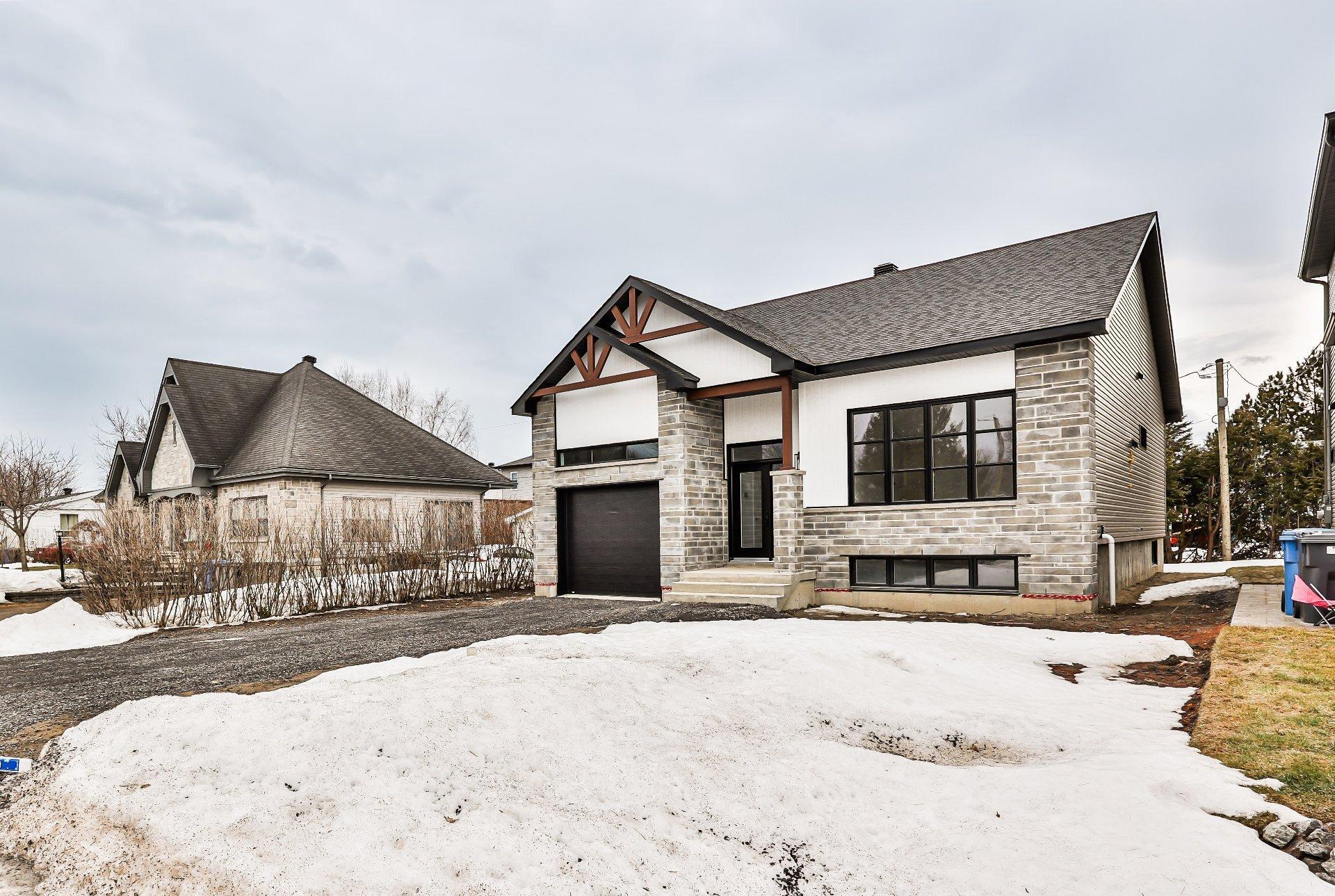 












Rue Lorrain

,
Saint-Lin/Laurentides,




QC
J5M2W5

