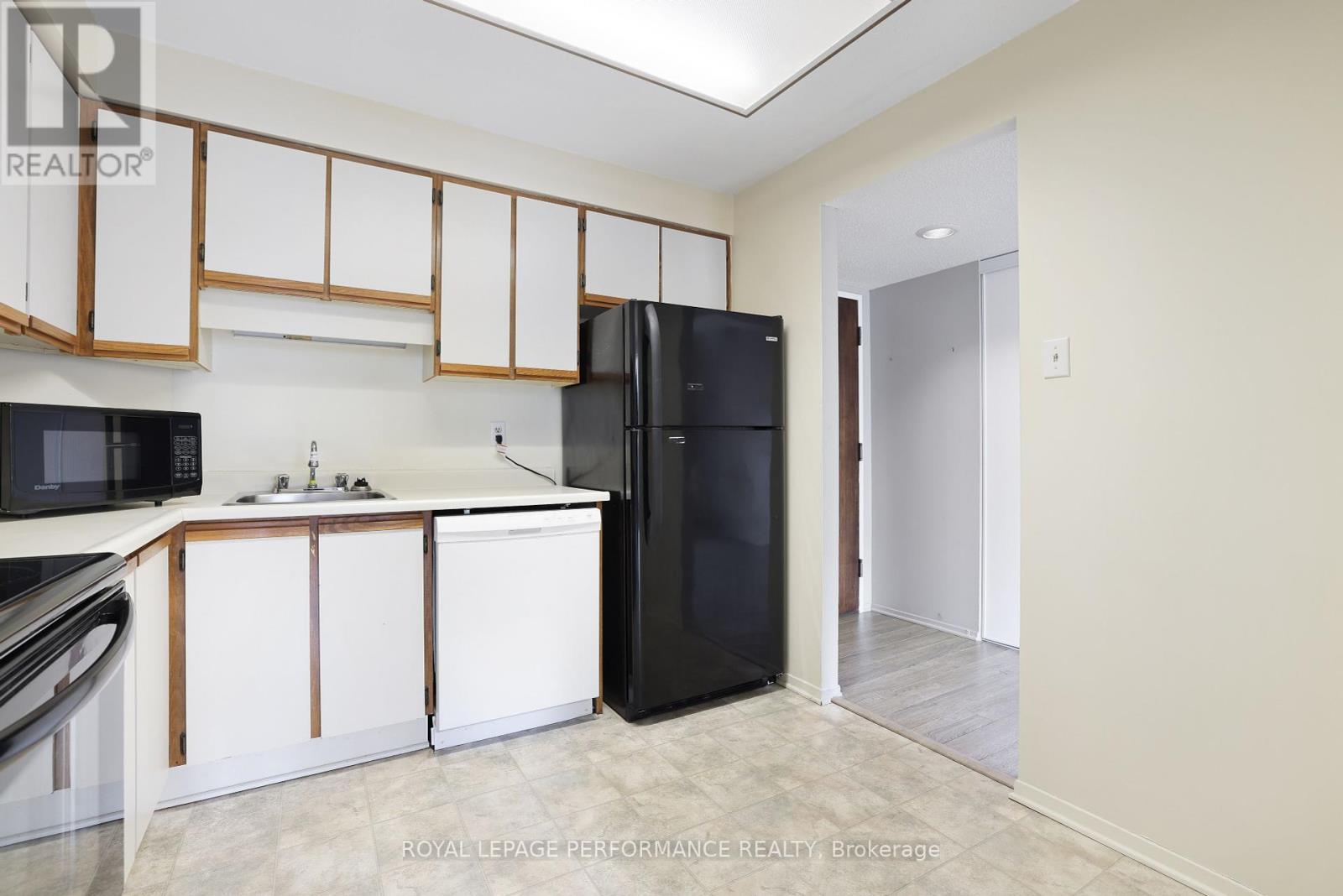 












1701 - 470 LAURIER AVENUE W

,
Ottawa,




Ontario
K1R7W9

