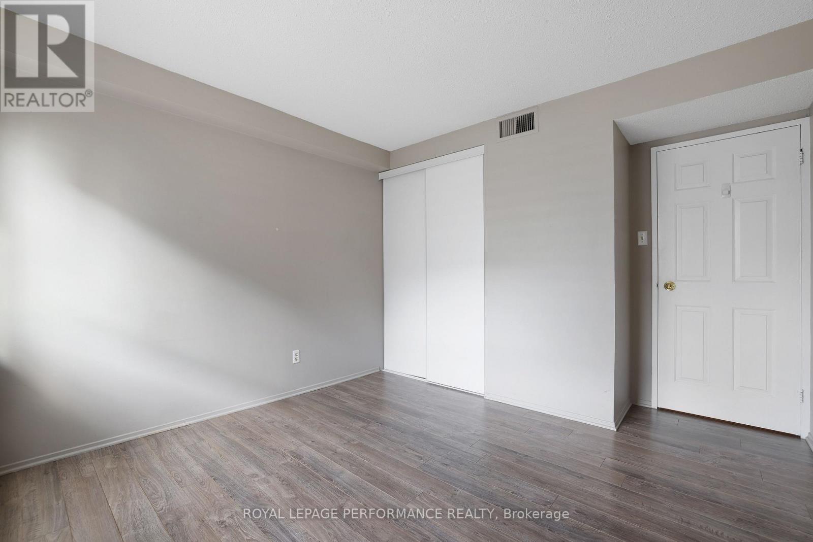 












1701 - 470 LAURIER AVENUE W

,
Ottawa,




Ontario
K1R7W9

