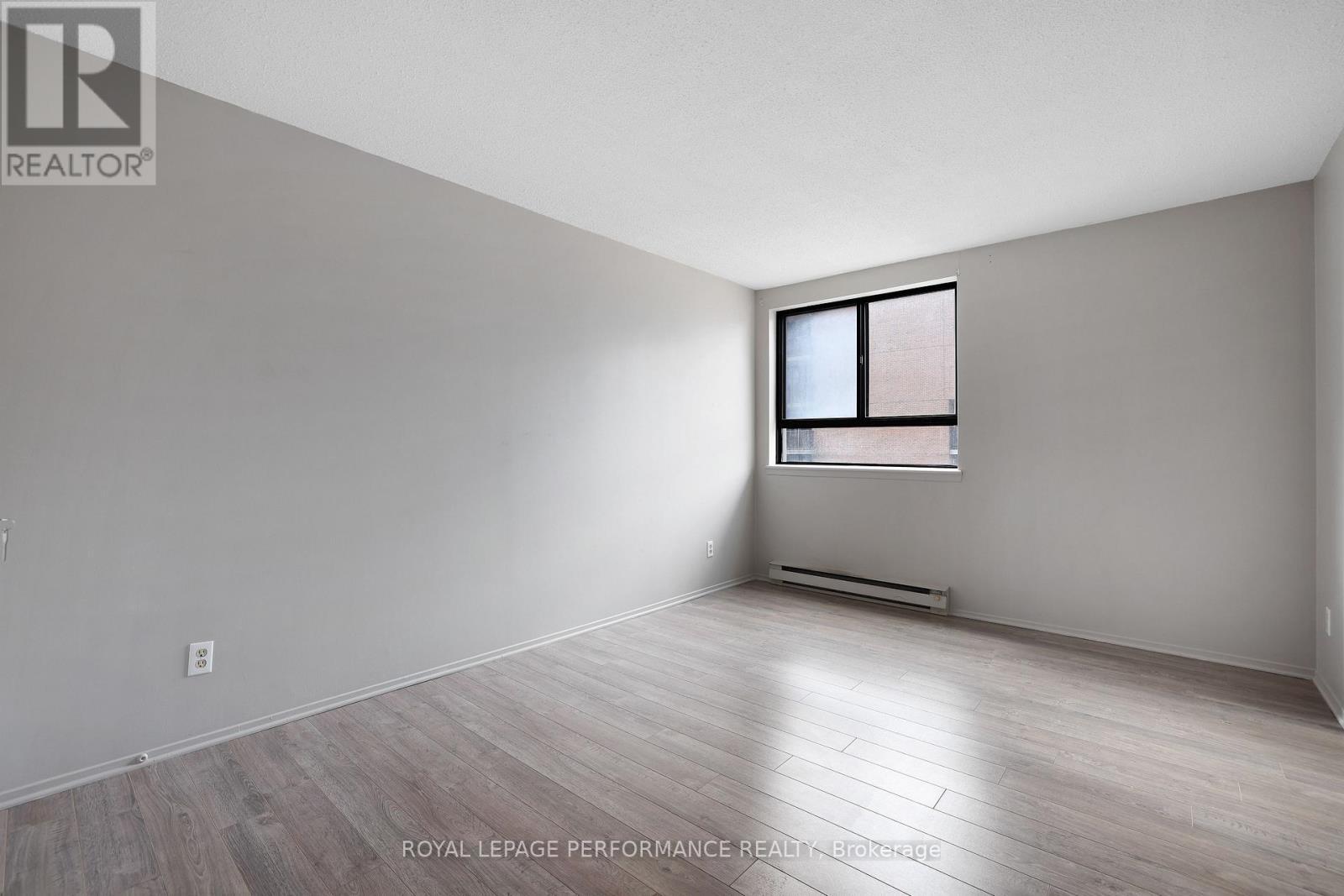 












1701 - 470 LAURIER AVENUE W

,
Ottawa,




Ontario
K1R7W9

