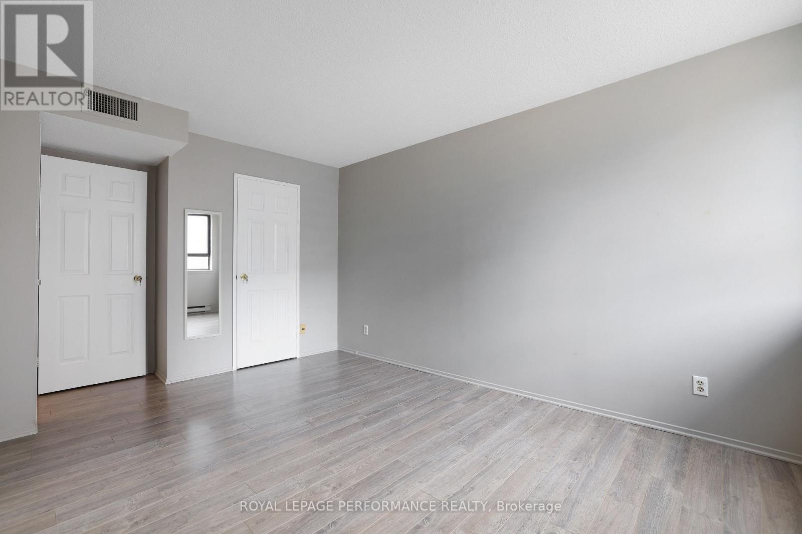 












1701 - 470 LAURIER AVENUE W

,
Ottawa,




Ontario
K1R7W9

