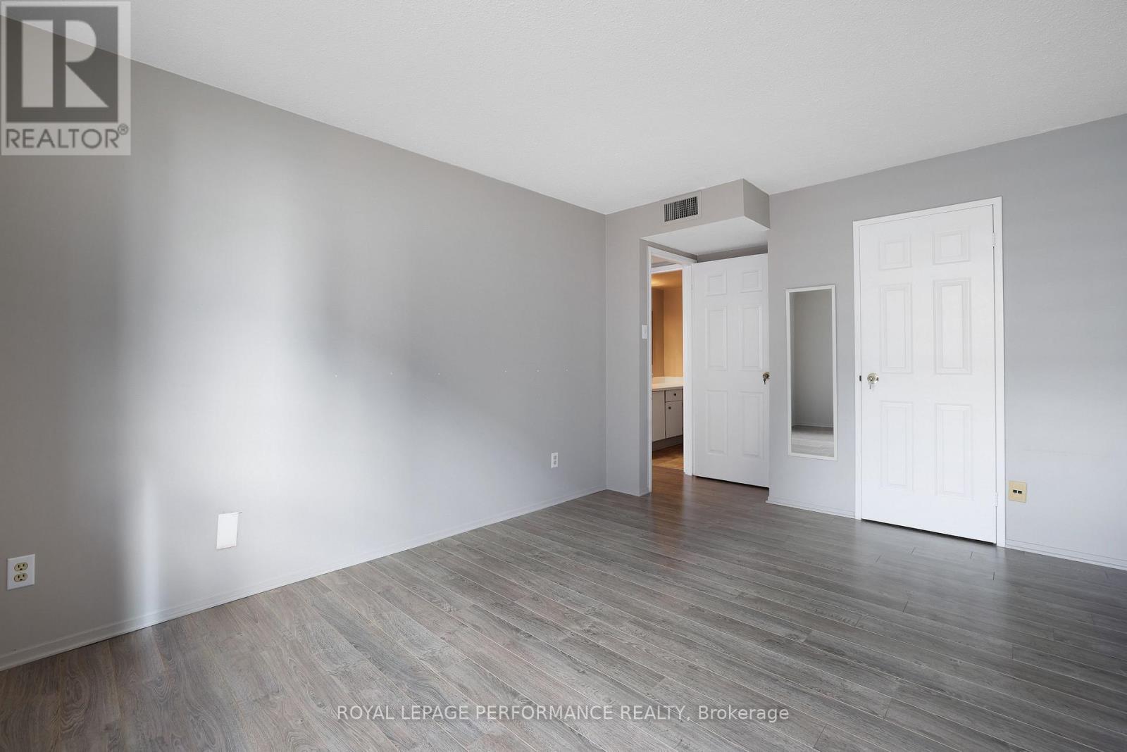 












1701 - 470 LAURIER AVENUE W

,
Ottawa,




Ontario
K1R7W9

