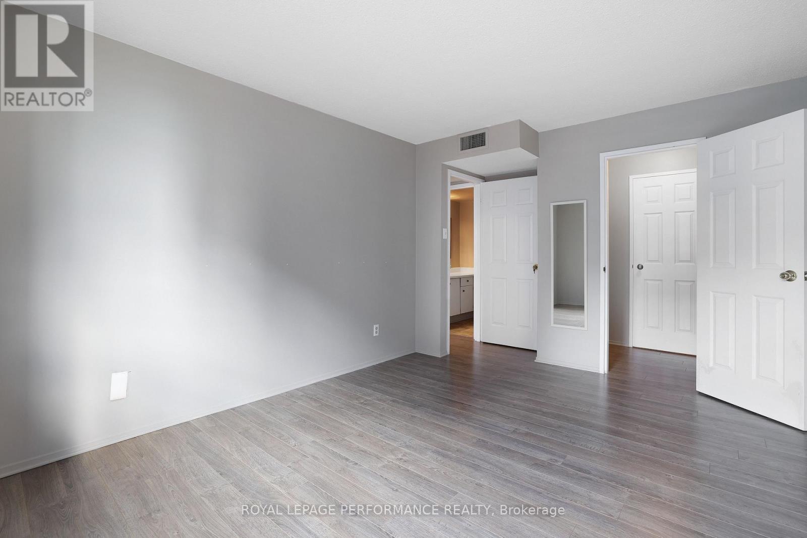 












1701 - 470 LAURIER AVENUE W

,
Ottawa,




Ontario
K1R7W9


