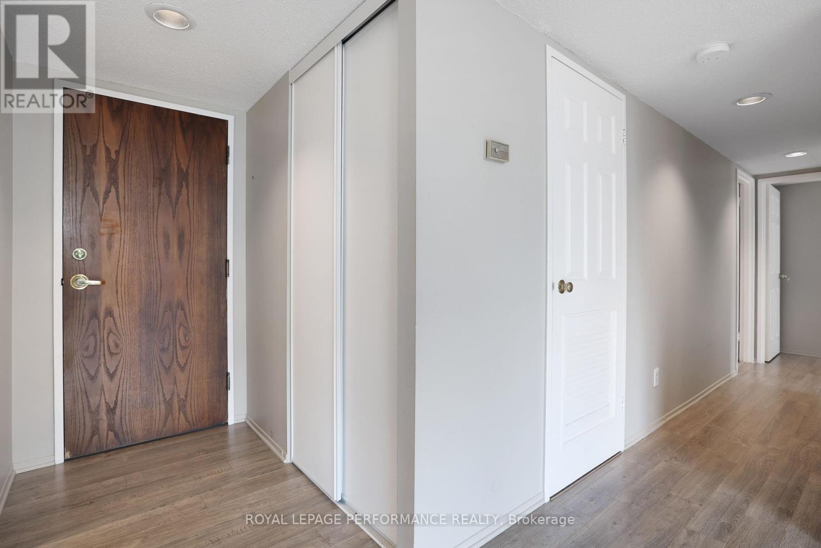 












1701 - 470 LAURIER AVENUE W

,
Ottawa,




Ontario
K1R7W9


