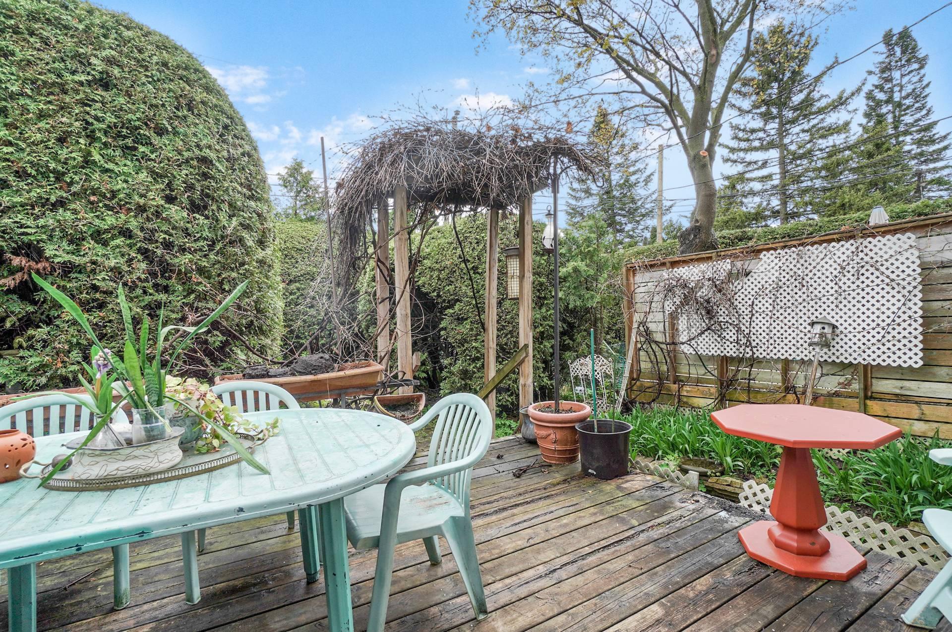 









194


Place Alton

,
Beaconsfield,




QC
H9W1Y7

