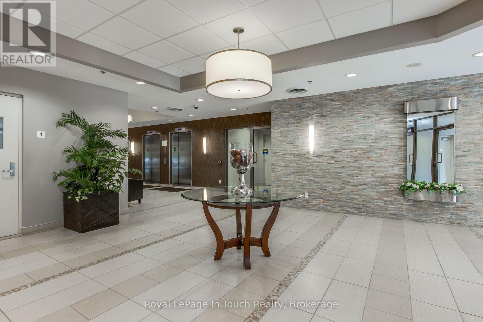 












UPH3 - 699 ABERDEEN BOULEVARD

,
Midland,




Ontario
L4R5P2

