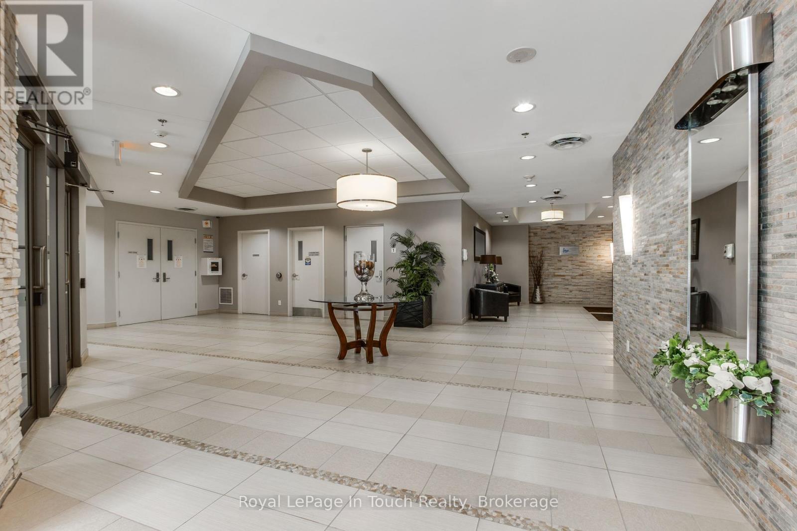 












UPH3 - 699 ABERDEEN BOULEVARD

,
Midland,




Ontario
L4R5P2

