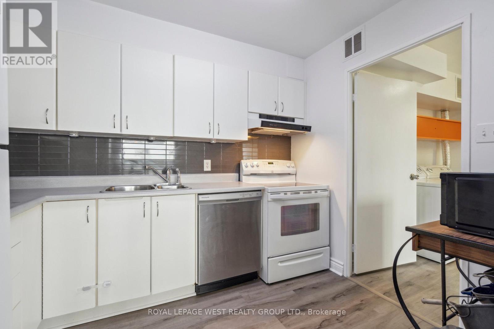 












1006 - 1580 MISSISSAUGA VALLEY

,
Mississauga,




Ontario
L5A3T8

