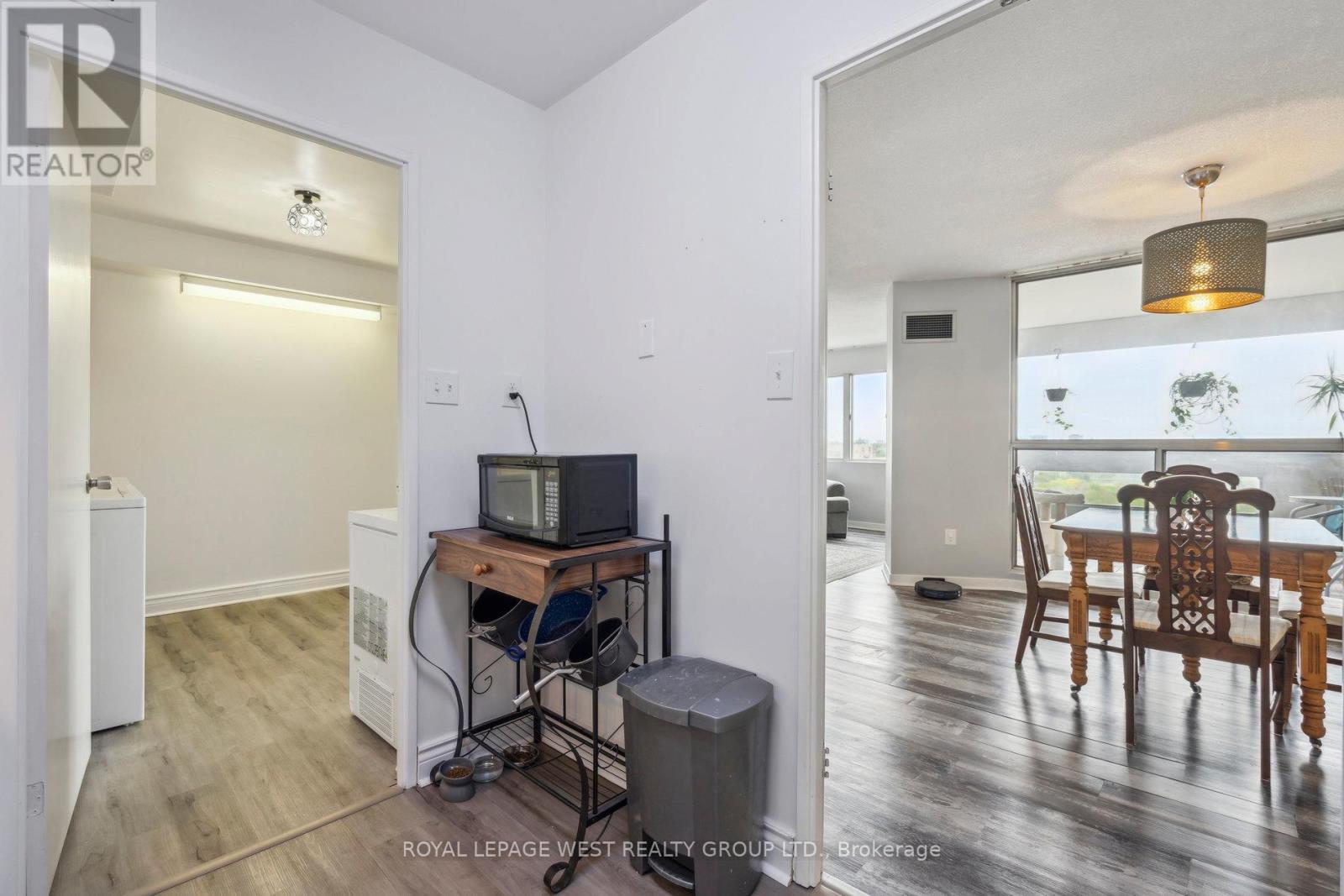 












1006 - 1580 MISSISSAUGA VALLEY

,
Mississauga,




Ontario
L5A3T8

