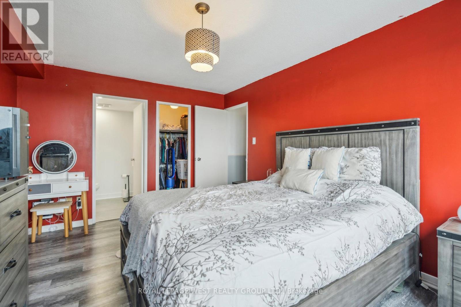 












1006 - 1580 MISSISSAUGA VALLEY

,
Mississauga,




Ontario
L5A3T8

