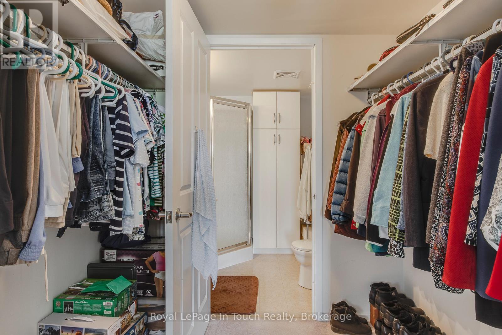 












203 - 333 LAFONTAINE ROAD W

,
Tiny,




Ontario
L9M0H1

