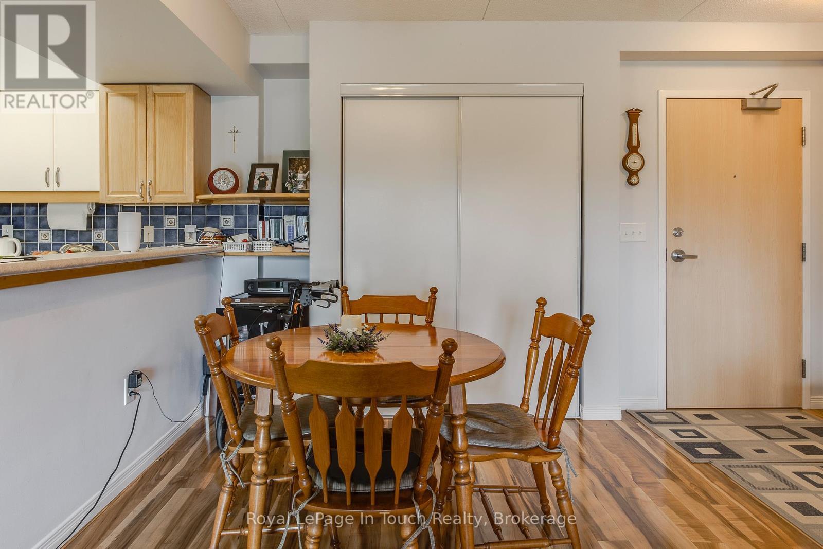 












203 - 333 LAFONTAINE ROAD W

,
Tiny,




Ontario
L9M0H1

