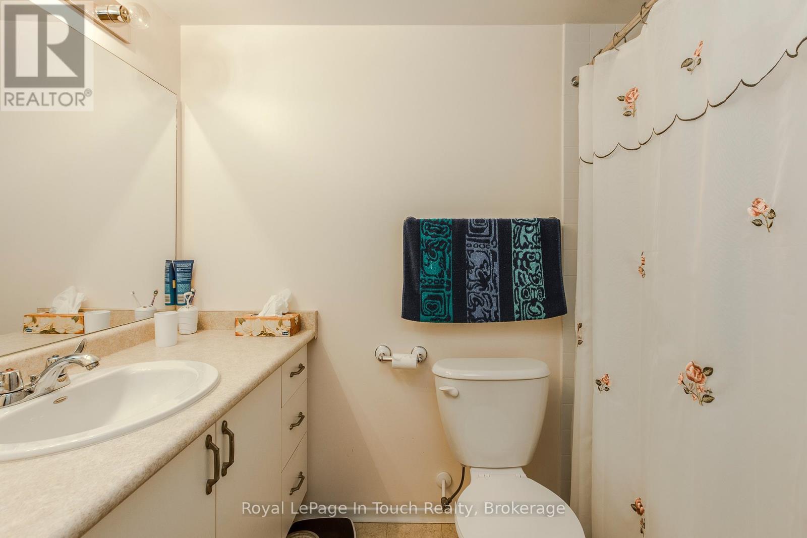 












203 - 333 LAFONTAINE ROAD W

,
Tiny,




Ontario
L9M0H1

