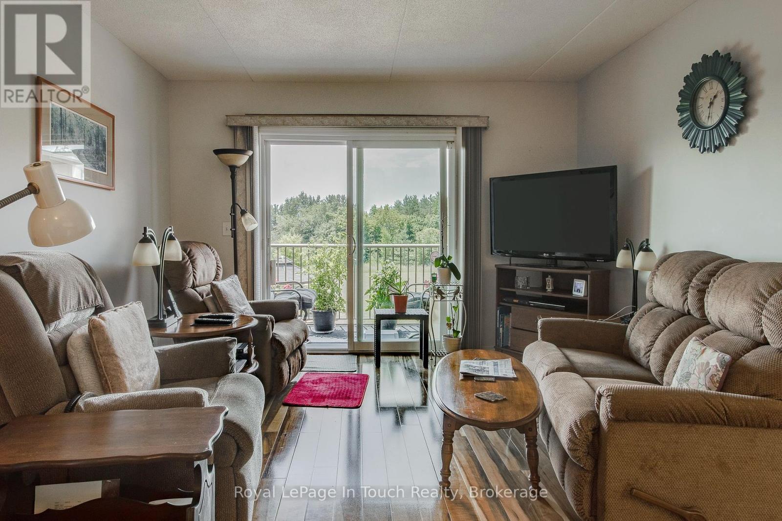 












203 - 333 LAFONTAINE ROAD W

,
Tiny,




Ontario
L9M0H1

