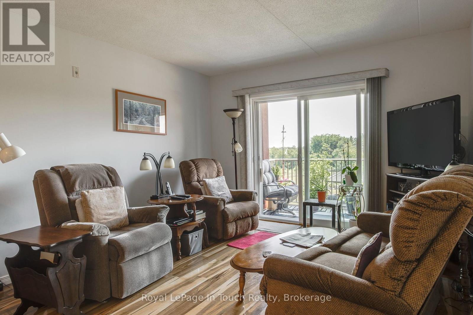 












203 - 333 LAFONTAINE ROAD W

,
Tiny,




Ontario
L9M0H1

