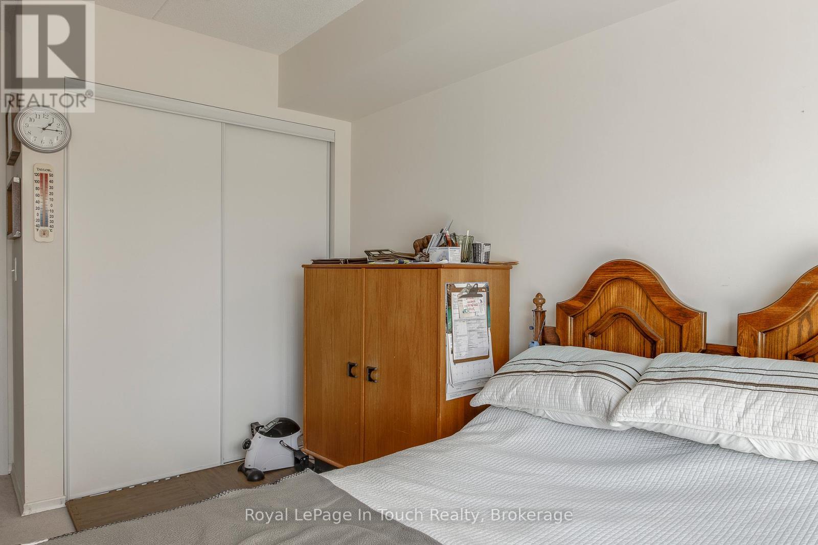 












203 - 333 LAFONTAINE ROAD W

,
Tiny,




Ontario
L9M0H1

