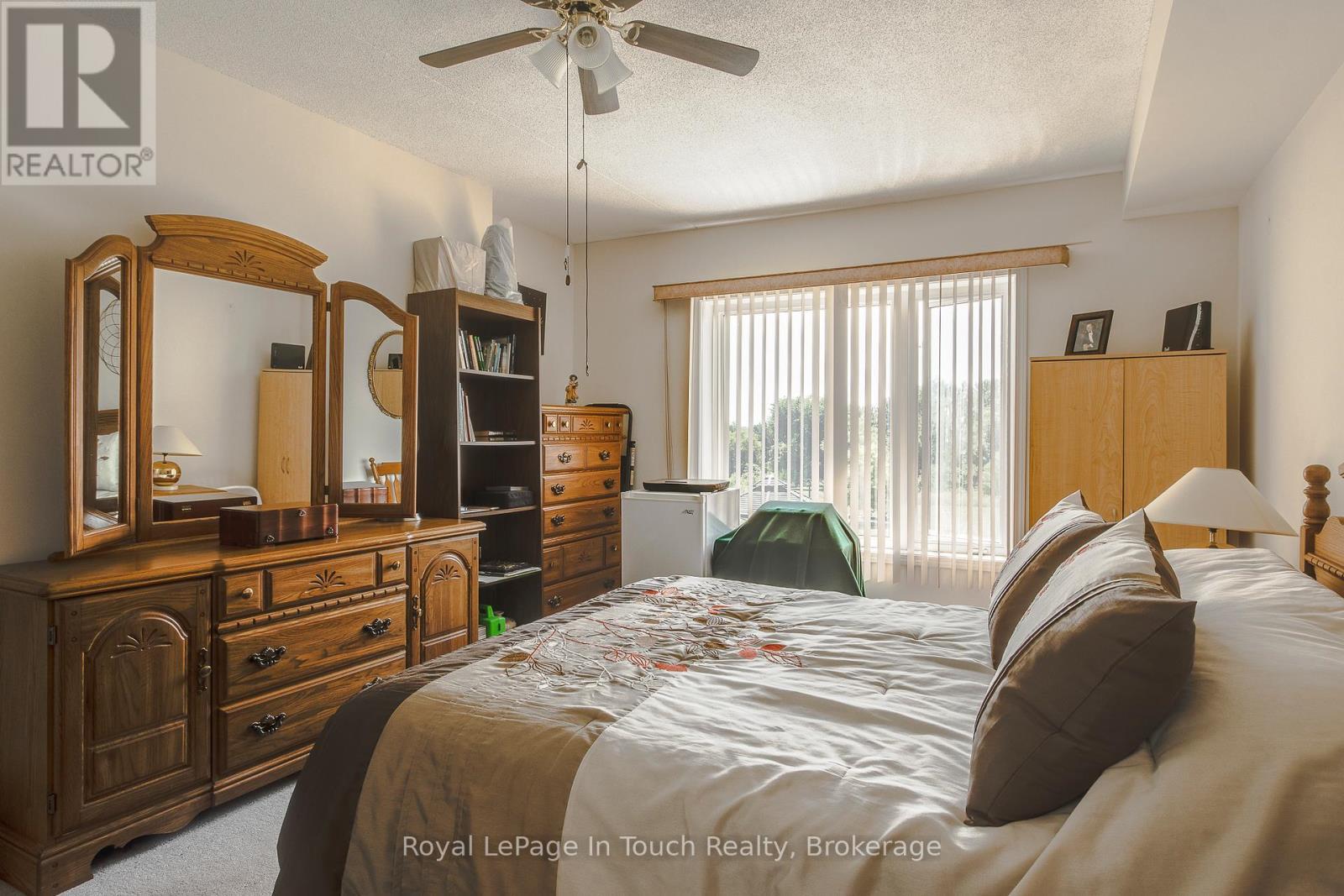 












203 - 333 LAFONTAINE ROAD W

,
Tiny,




Ontario
L9M0H1

