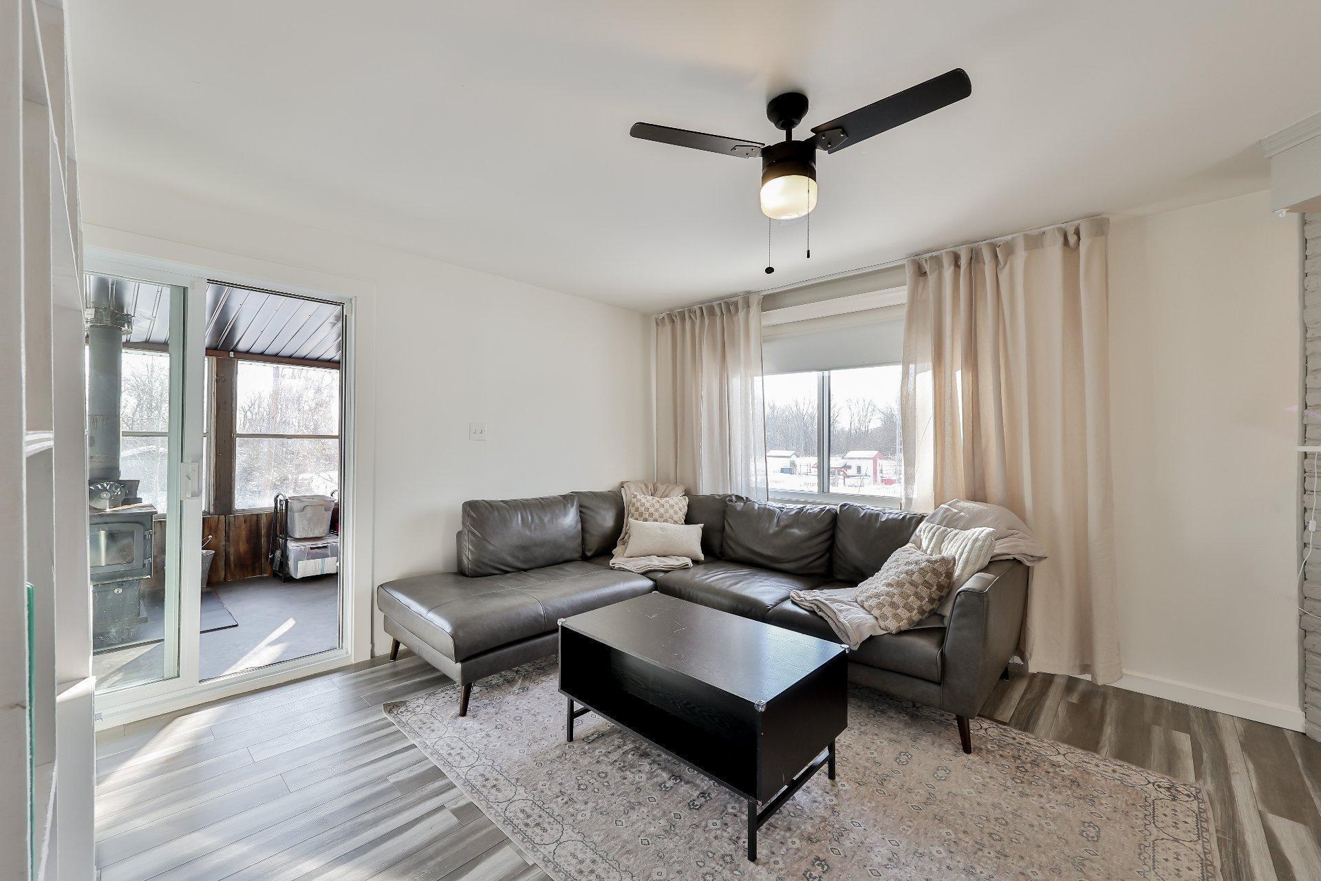 









3150


Ch. St-Charles

,
Terrebonne (Lachenaie),




QC
J6V0G9

