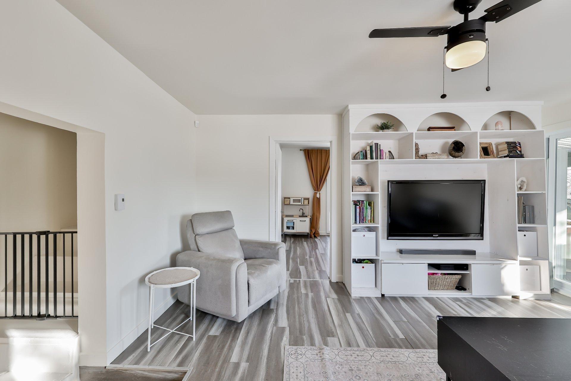 









3150


Ch. St-Charles

,
Terrebonne (Lachenaie),




QC
J6V0G9

