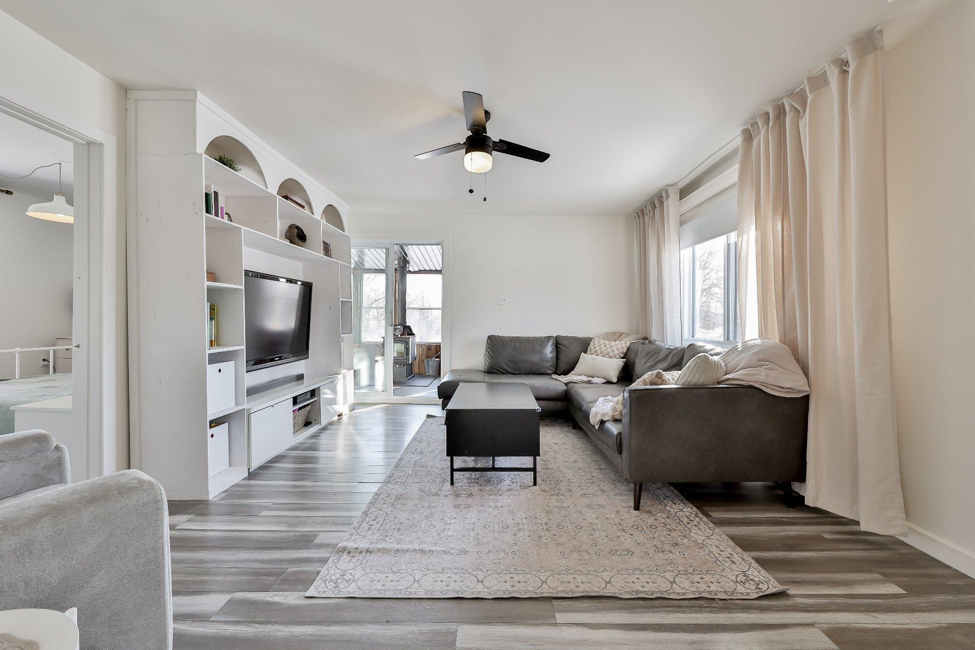 









3150


Ch. St-Charles

,
Terrebonne (Lachenaie),




QC
J6V0G9

