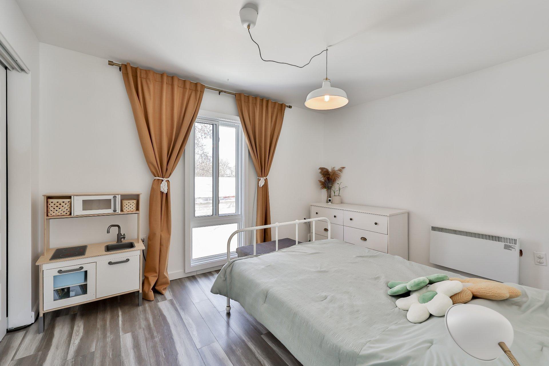 









3150


Ch. St-Charles

,
Terrebonne (Lachenaie),




QC
J6V0G9

