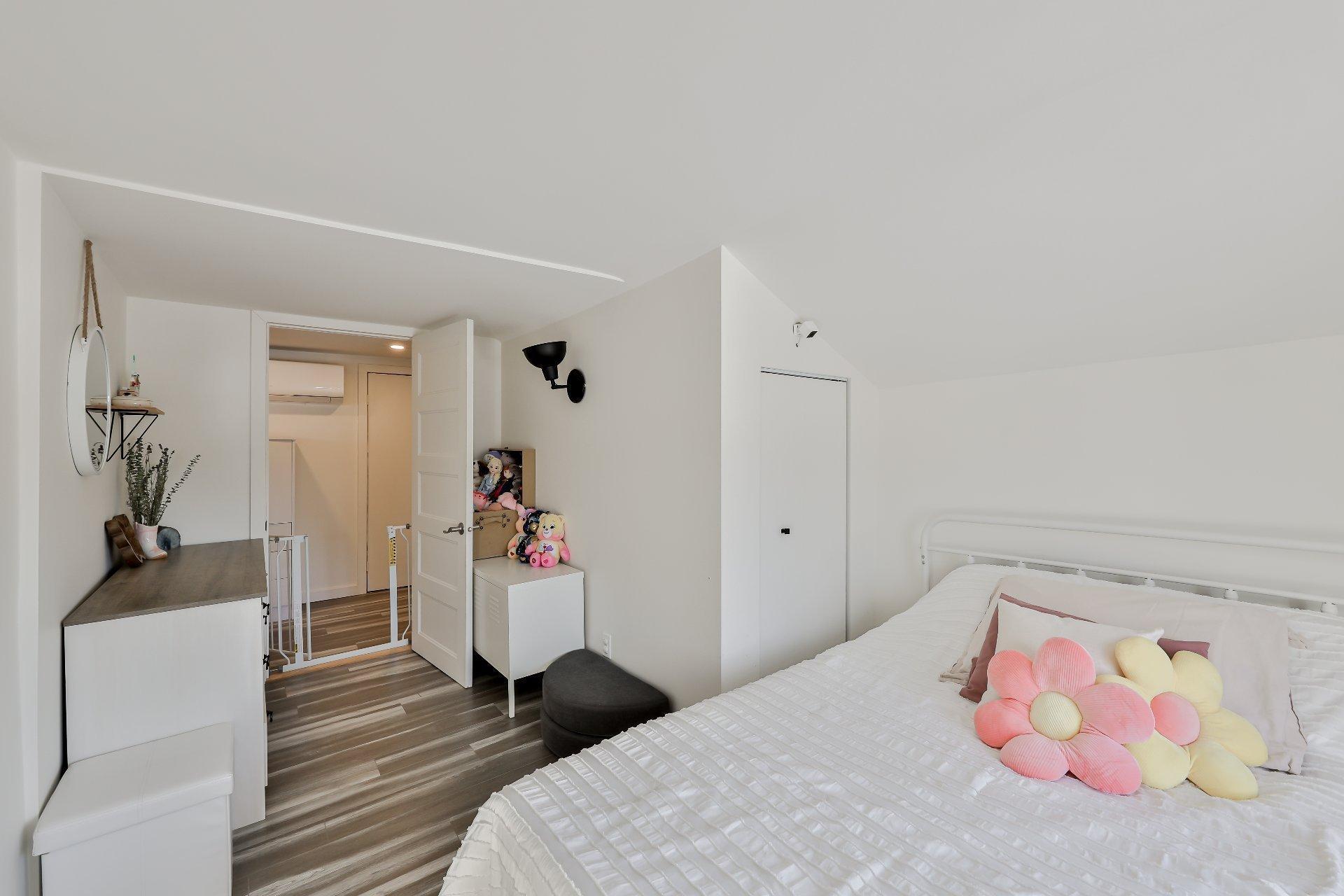 









3150


Ch. St-Charles

,
Terrebonne (Lachenaie),




QC
J6V0G9

