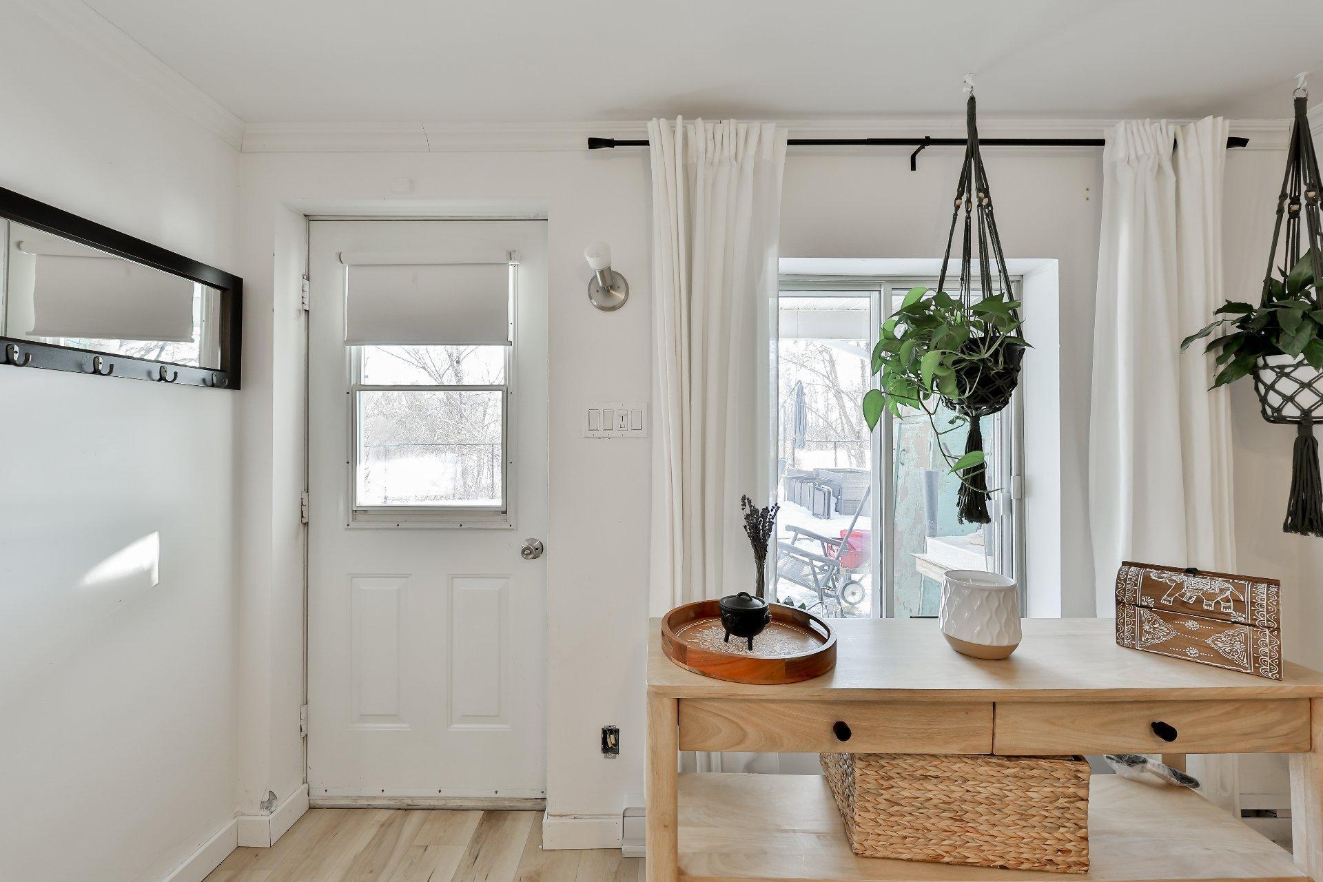 









3150


Ch. St-Charles

,
Terrebonne (Lachenaie),




QC
J6V0G9

